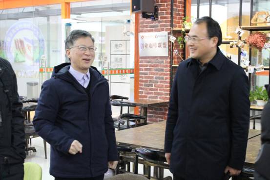 下陆区何辉副区长一行来我校大学生创新创业基地考察调研