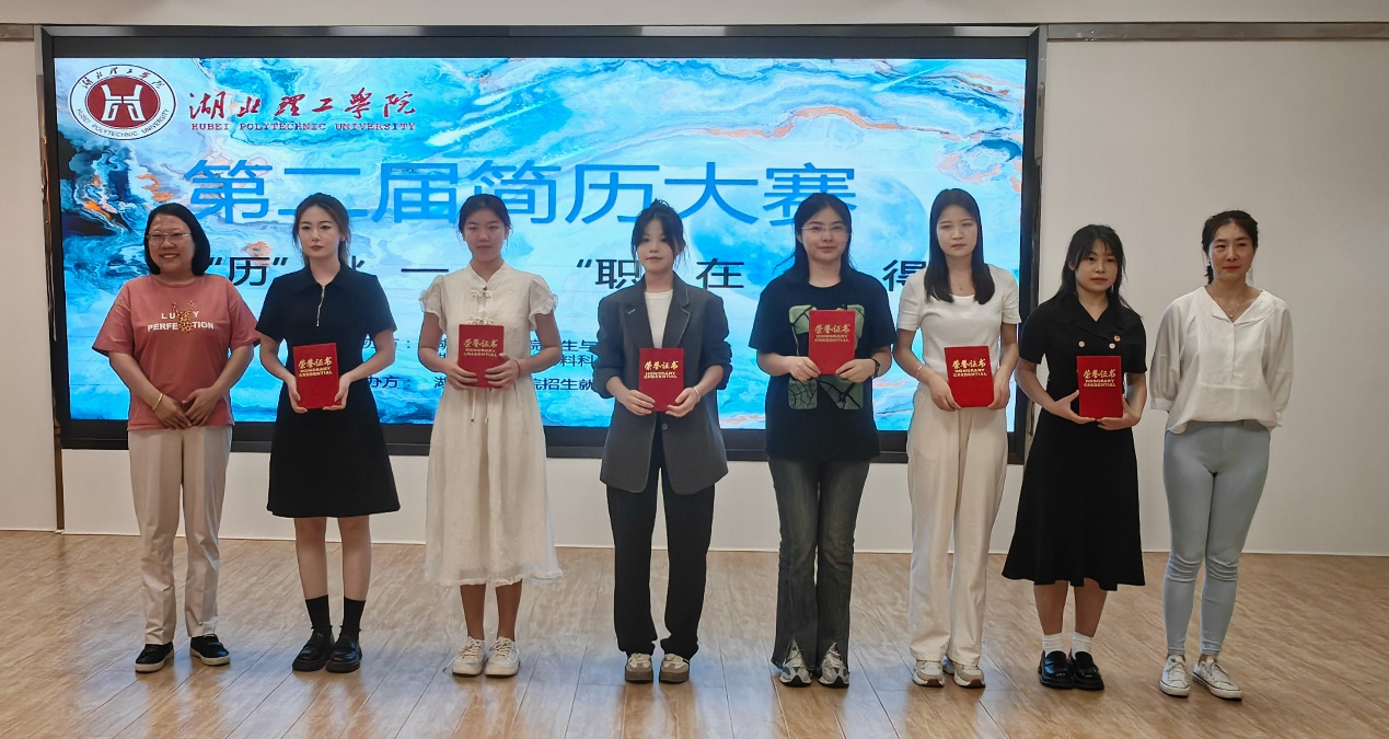 艺术学院闫文,李筱彤两位选手获得二等奖,材料学院王俊齐和吴蓉,外国