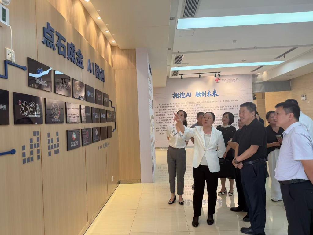 张方胜赴黄石市文化传媒集团调研