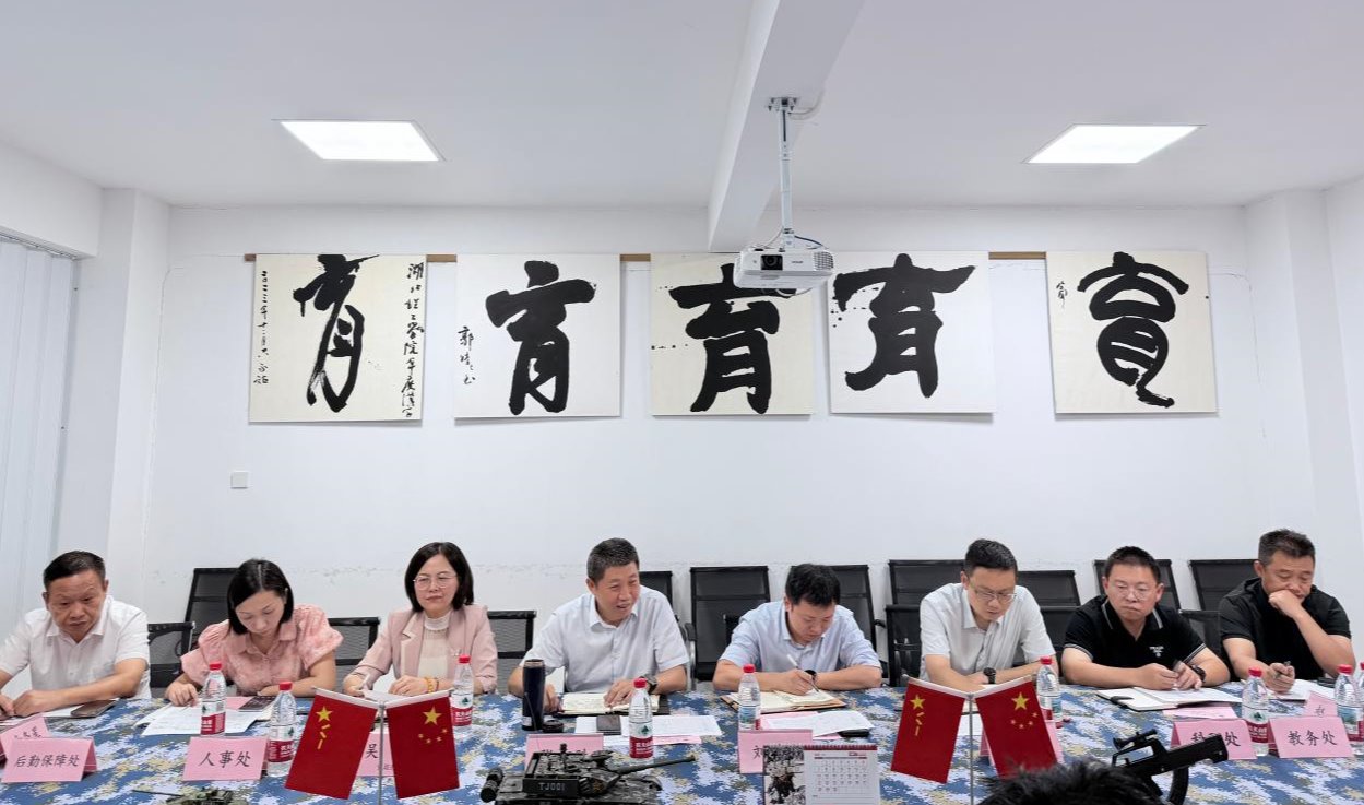 学校举行“我与书记面对面”辅导员交流座谈会