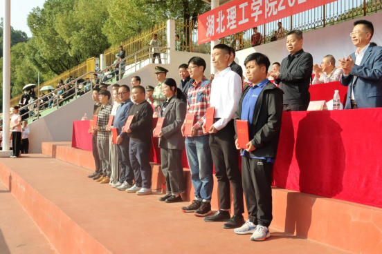 我校举行2023级新生军训成果展示暨总结表彰大会-湖北理工学院